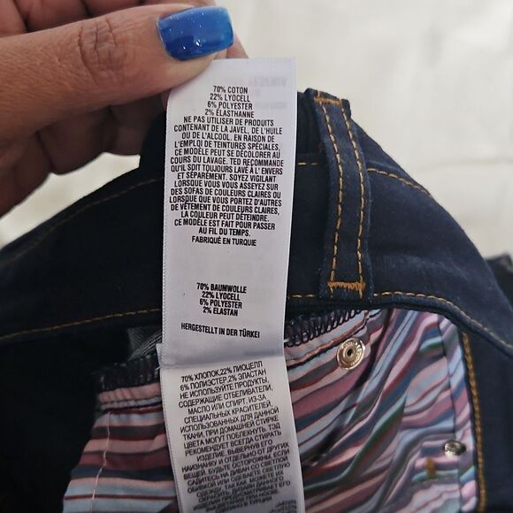 Women's Denim Embroidery Scalloped  Hem Jeans - Picture 6 of 16